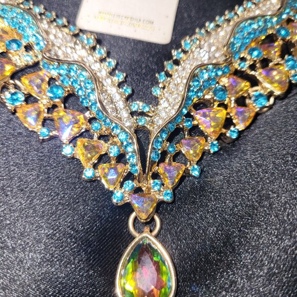 Eye Candy Gorgeous Statement Necklace - Picture 2 of 4